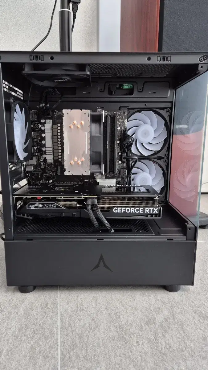 신품급 컴퓨터 본체 판매합니다. 라이젠 7600 + rtx 4060ti